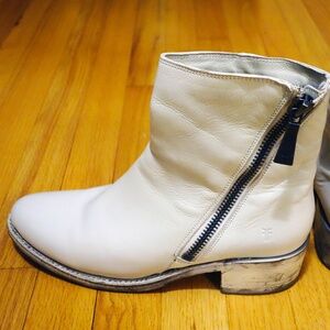 Frye Womens Demi Zip Boot in White 9-10